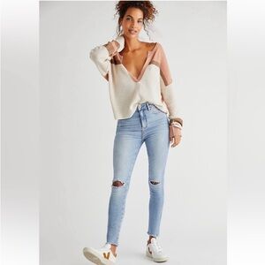 EUC We The Free Light Blue High-Rise Skinny Ankle Jeans Knee Rips Raw Hem Sz 28